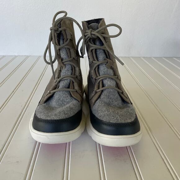 Sorel Size 6.5 Gray Suede Out n About Snow Boot - Picture 2 of 8